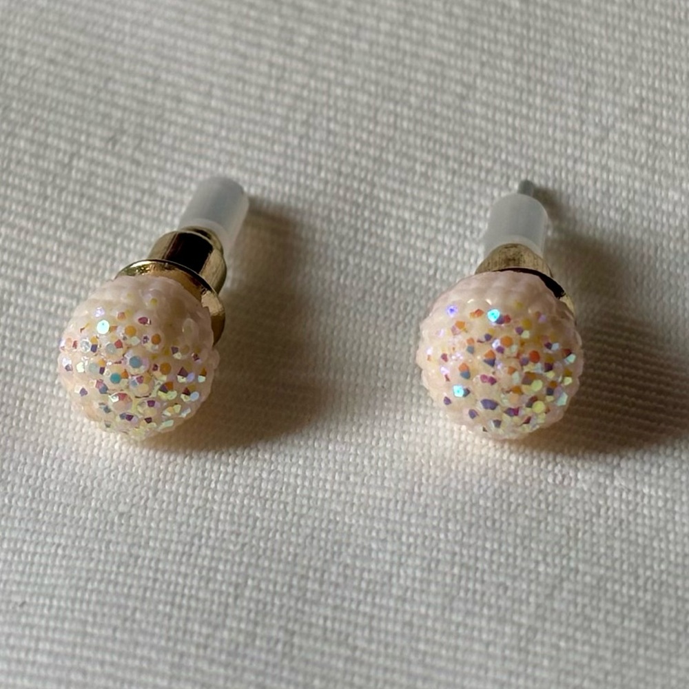 Sparkling white Stud Earrings